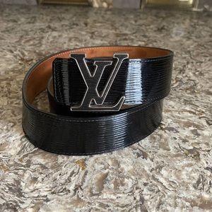 Louis Vuitton LV logo belt